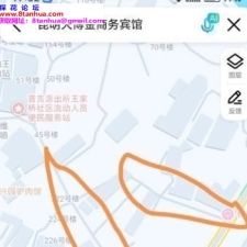 #昆明#,#扫街# 马路上有卖烧烤对面的小巷子里